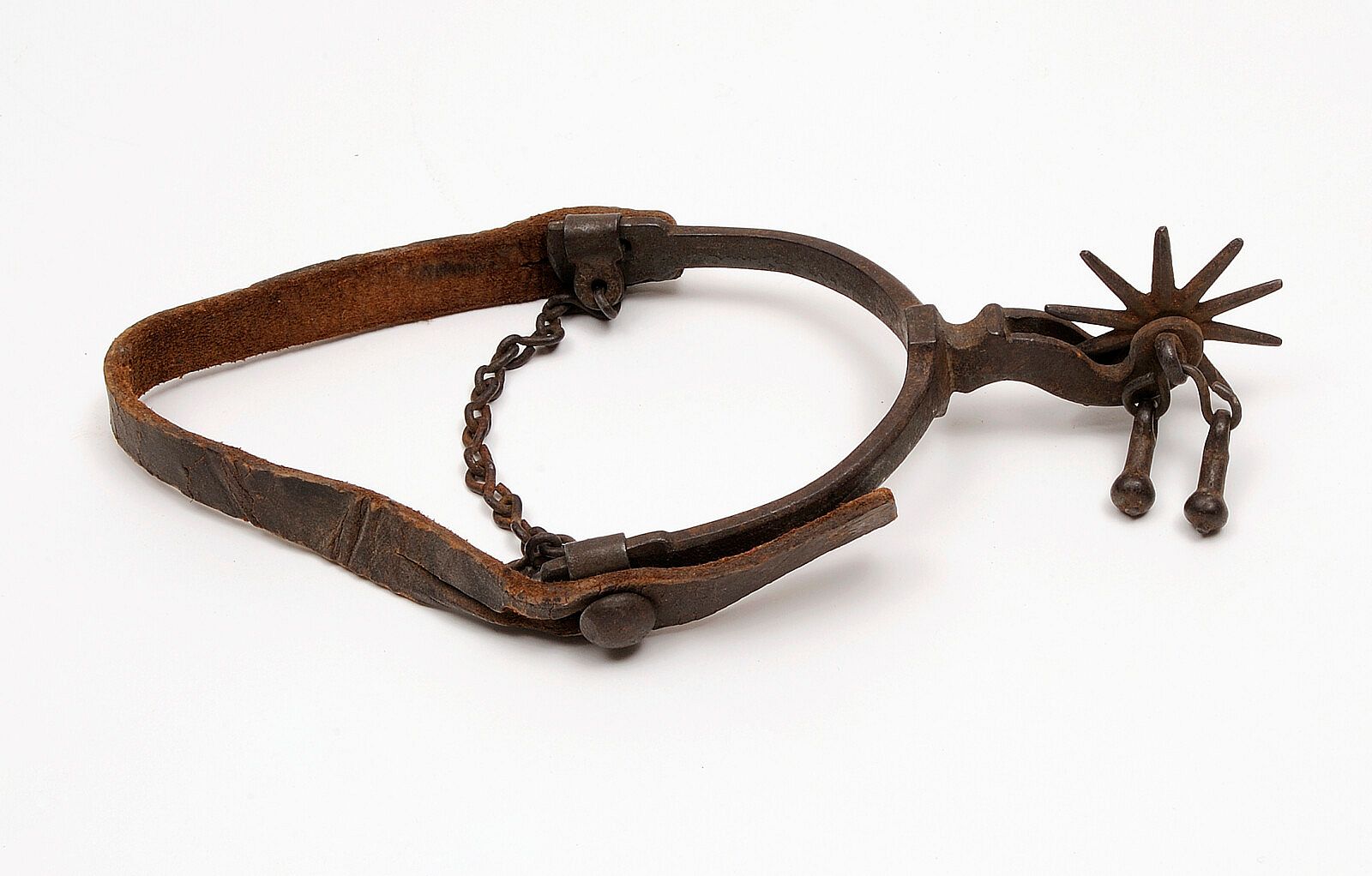 A single spur, metal and leather, jingle bobs, ca. 1900. 1.67.343